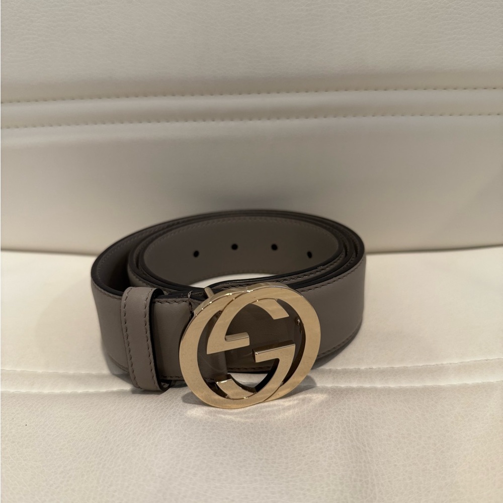 Gucci Women’s Gray Leather Belt with Gold Buckle